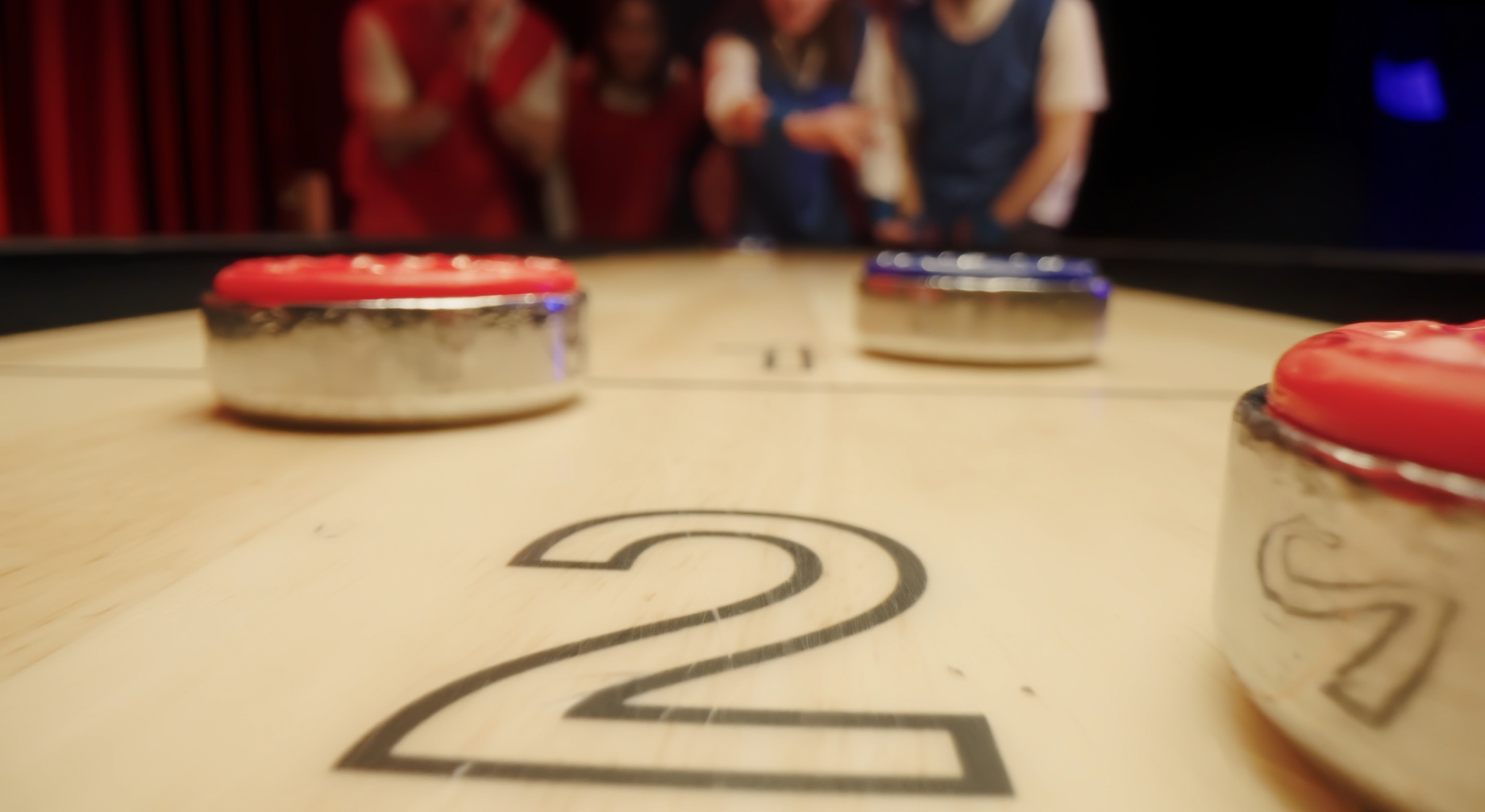 Team-Duell Shuffle Board